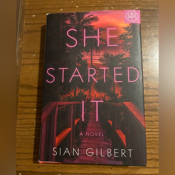 bestseller Other - 💕 TRADED💕She Started It Book